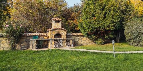 Jardin de l'établissement къща за гости villa Jurta