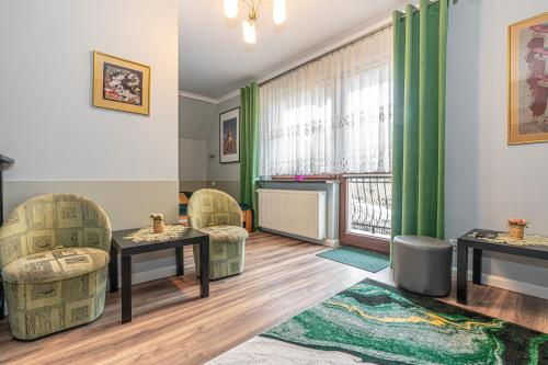 a living room with two chairs and a window at Willa Jaś I Małgosia in Kościelisko