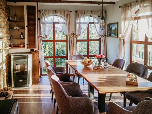 Coin salon dans l'établissement къща за гости villa Jurta