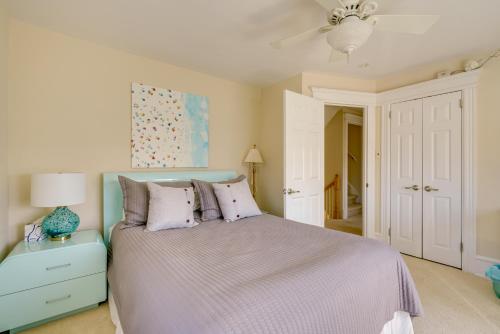 Katil atau katil-katil dalam bilik di Ventnor City Retreat about 1 Block To Boardwalk!