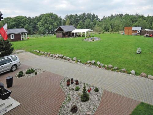 Taman di luar Villa in Troszyn by Lake with Natural Beach