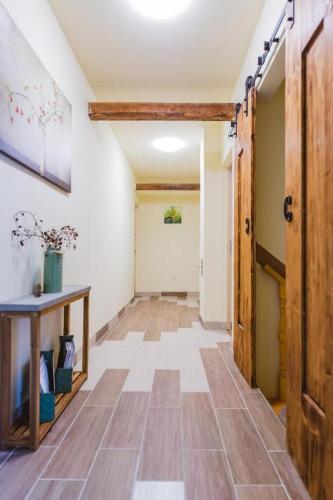 an empty hallway with a door and a tile floor at Rózsakert in Romhány