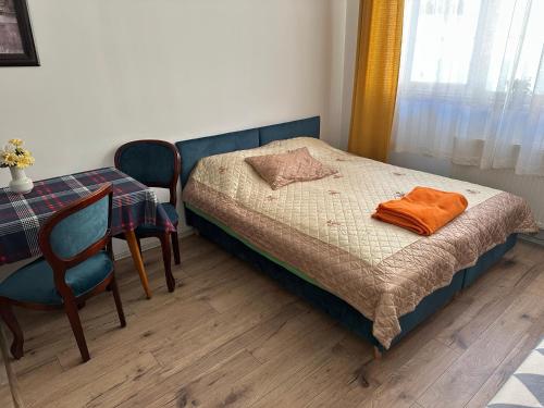 Ένα ή περισσότερα κρεβάτια σε δωμάτιο στο Cichy Zaułek 9