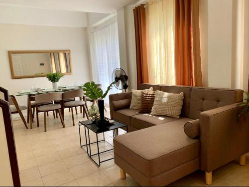 Ruang duduk di AJ&S Guest House Panglao