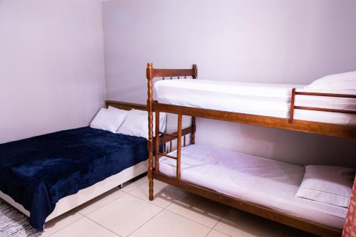 Katil atau katil-katil dalam bilik di Casa em Cabo frio, com quintal privado e área gourmet