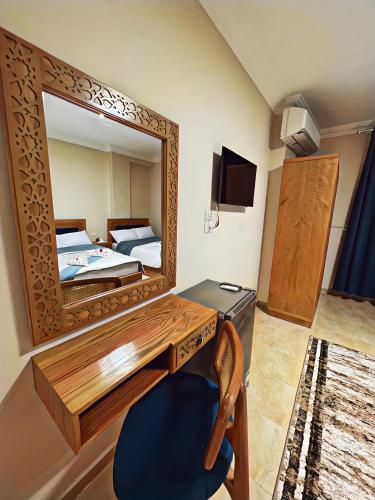 Μια τηλεόραση ή/και κέντρο ψυχαγωγίας στο Pyramids Crypt Hotel