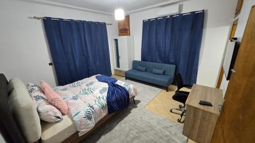 Una cama o camas en una habitación de إقامة السبيل