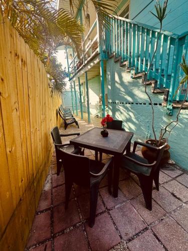 Un balcón o terraza en Playa Esmeralda Inn Unit #1