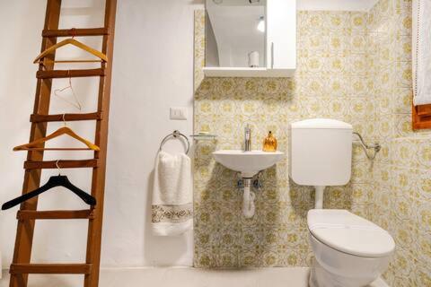 a bathroom with a toilet and a sink at Appartamento il vecchio Forno in Mercatale Val Di Pesa