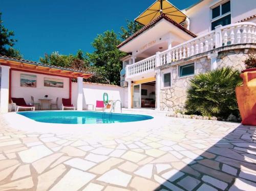 Πισίνα στο ή κοντά στο Villa Amarila