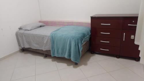 Ένα ή περισσότερα κρεβάτια σε δωμάτιο στο Apartamento em Guarapari