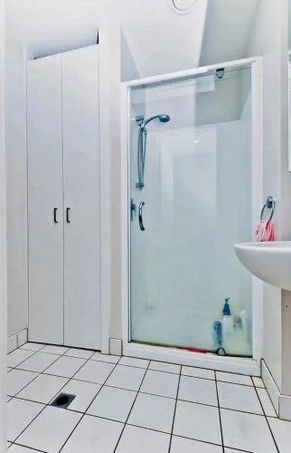 a bathroom with a glass shower and a sink at Aura two bedroom1 living room Wifi ,balcony, harbor view, easy parking 1404 in Auckland