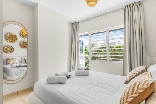 Llit o llits en una habitació de Bliss Sunset Apartment