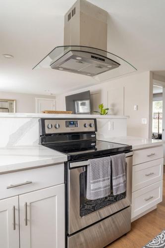 a kitchen with a stove top oven in a kitchen at Hidden Gem in Seattle in Seattle