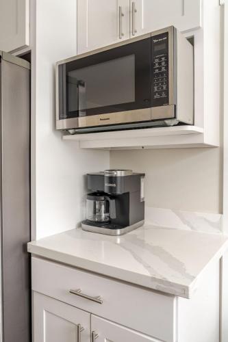 a kitchen with a microwave and a coffee maker at Hidden Gem in Seattle in Seattle