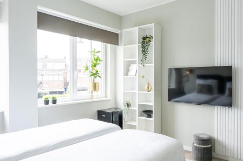 Кровать или кровати в номере Comfort Suite w Kitchen & WiFi