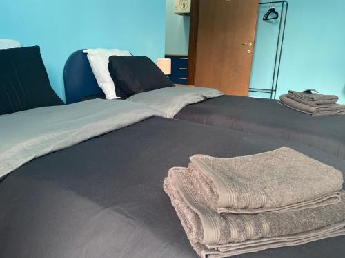 Кровать или кровати в номере Room Malpensa 7- Servizio Taxi MXP 25 Euro