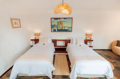 Ένα ή περισσότερα κρεβάτια σε δωμάτιο στο Hotel Villa Escalesia Galapagos