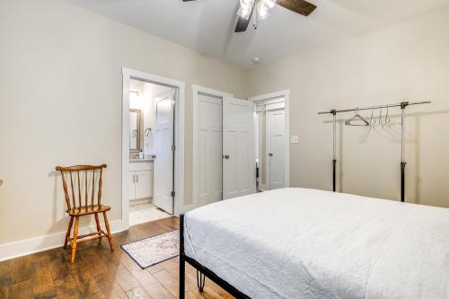 une chambre avec un lit et une chaise en bois dans l'établissement Near Parks and Lakes Family-Friendly Cleveland Home, à Cleveland