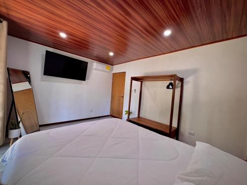 Ένα ή περισσότερα κρεβάτια σε δωμάτιο στο CantaRana Lodge Rainforest