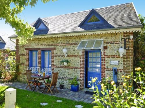 Cottage near Étretat Cliffs with Private Garden