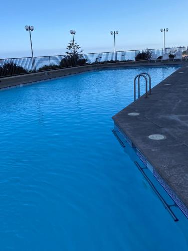 a large pool of blue water next to a beach at Habitación privada en Depto compartido in Iquique