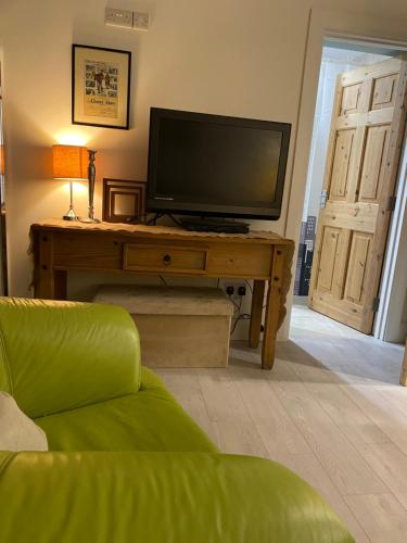 TV a/nebo společenská místnost v ubytování Gooig Getaway
