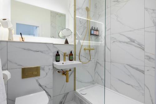 a bathroom with a shower and a sink at The Broughton Townhouse in Edinburgh