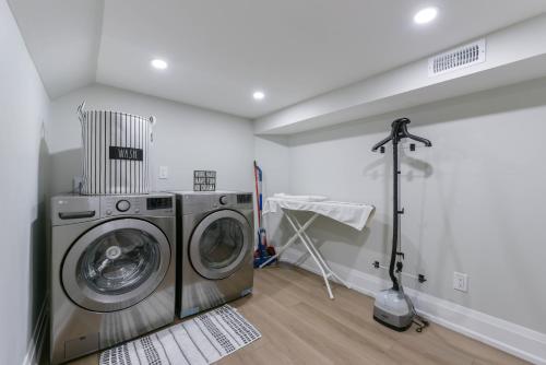 Φωτογραφία από το άλμπουμ του Stunning 2 bedroom - Oakville Prime Location σε Όκβιλ