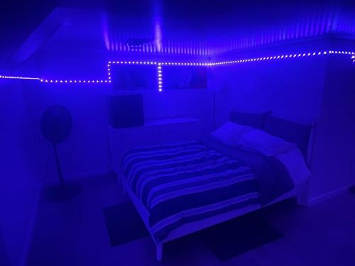 Katil atau katil-katil dalam bilik di Luminous & Cozy Modern Escape
