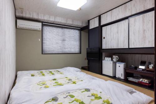 a bedroom with a large bed in a room at Select Inn Fujisan Gotemba in Gotemba
