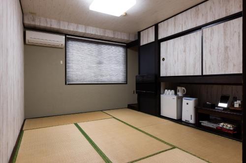 an empty room with a refrigerator and a window at Select Inn Fujisan Gotemba in Gotemba