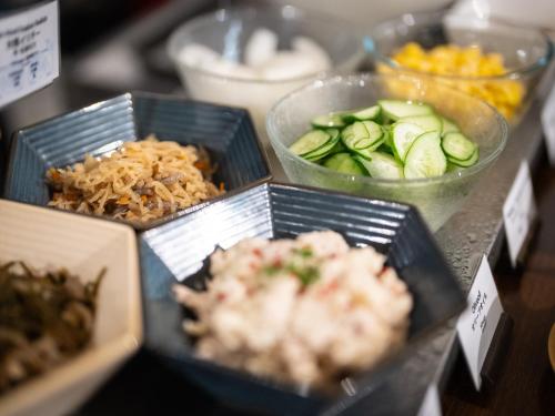 ホテルの敷地内または近くでの食事または食べ物