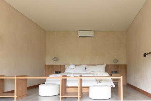 Ένα ή περισσότερα κρεβάτια σε δωμάτιο στο Calista Studios TIGA Quiet 1 BR home in peaceful jungle 10 mins away from the buzz of Uluwatu