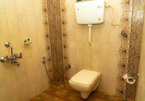 a bathroom with a toilet and a water tank at Wild Camp- The Nature Resort in Khodāla