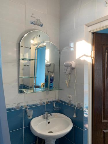 a bathroom with a sink and a mirror at Гостевой дом "Светлана" in Cholpon-Ata