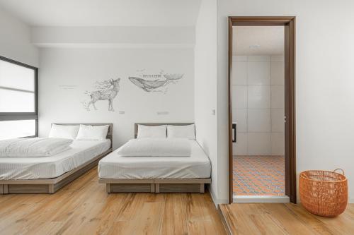 a bedroom with two beds and a mirror at Xiao San Chill in Xiaoliuqiu