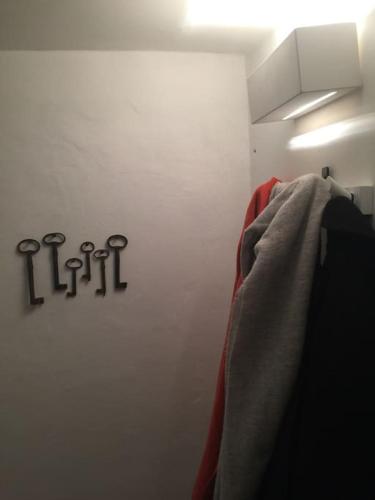 a sign on a wall with the word lift on it at Casa Libertà Spacious white scandidesign in Ostuni