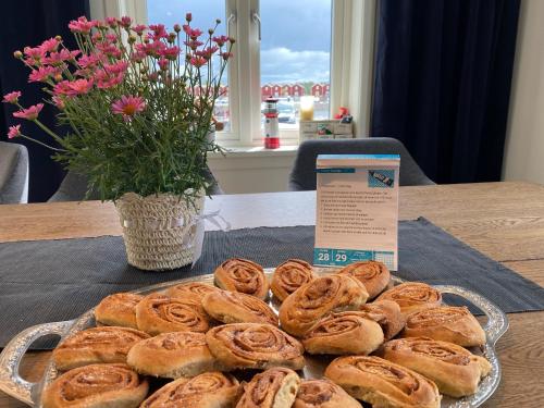 a tray of pretzels on a table with a box at Villa Sjöbris - Lake Vänern in Ängenäs