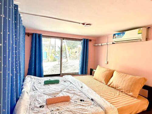 Postel nebo postele na pokoji v ubytování Garden Bungalows Koh Rong