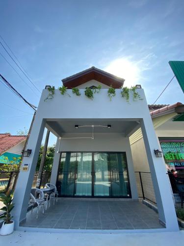 a view from the outside of a house at Ta-iad homestay at Soi Ta-iad in Ban Suan