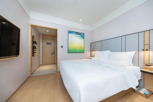 Letto o letti in una camera di Ji Hotel (Shanghai Bund Ningbo Road)