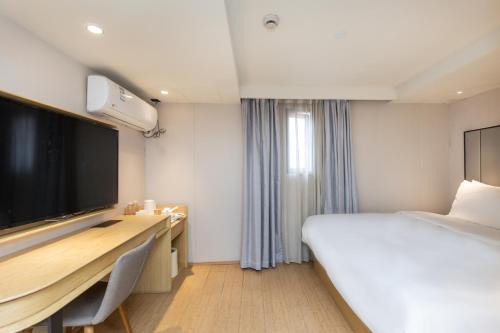 Letto o letti in una camera di Ji Hotel (Shanghai Bund Ningbo Road)