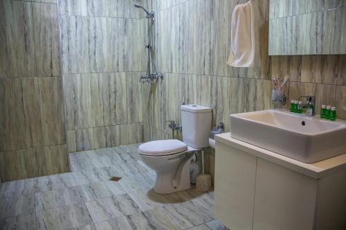 Et badeværelse på Arena Hotel Beylagan