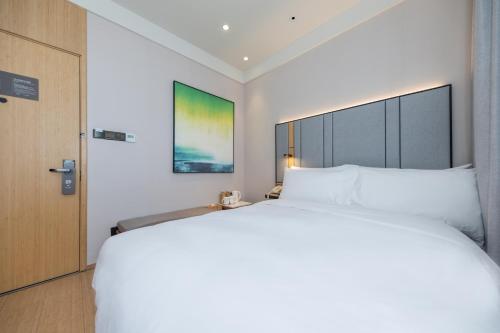 Letto o letti in una camera di Ji Hotel (Shanghai Bund Ningbo Road)
