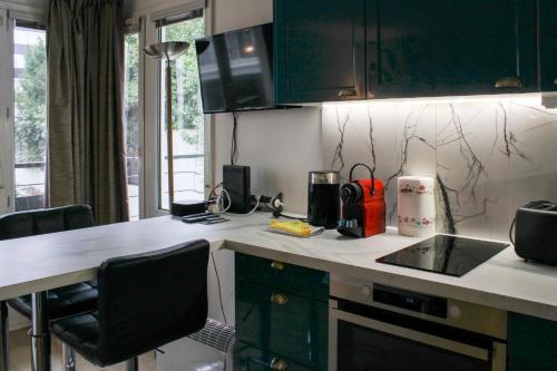 Photo de la galerie de l'établissement LUMINEUX Studio de 29m avec WIFI proche de PARIS, à Issy-les-Moulineaux