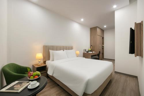 Postel nebo postele na pokoji v ubytování Hanoi Heritage Corner Hotel & Spa