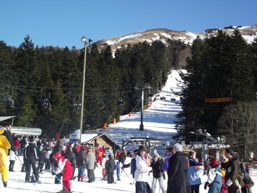 a large group of people on a ski slope at gite au creux de la Vallée in Brezons