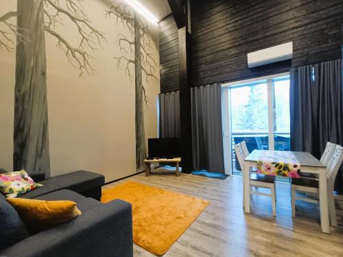 a living room with a couch and a table at Pärjä Suites 2 in Syöte