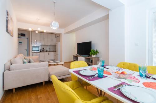 TV a/nebo společenská místnost v ubytování BLUE High end Apts by Eluxory